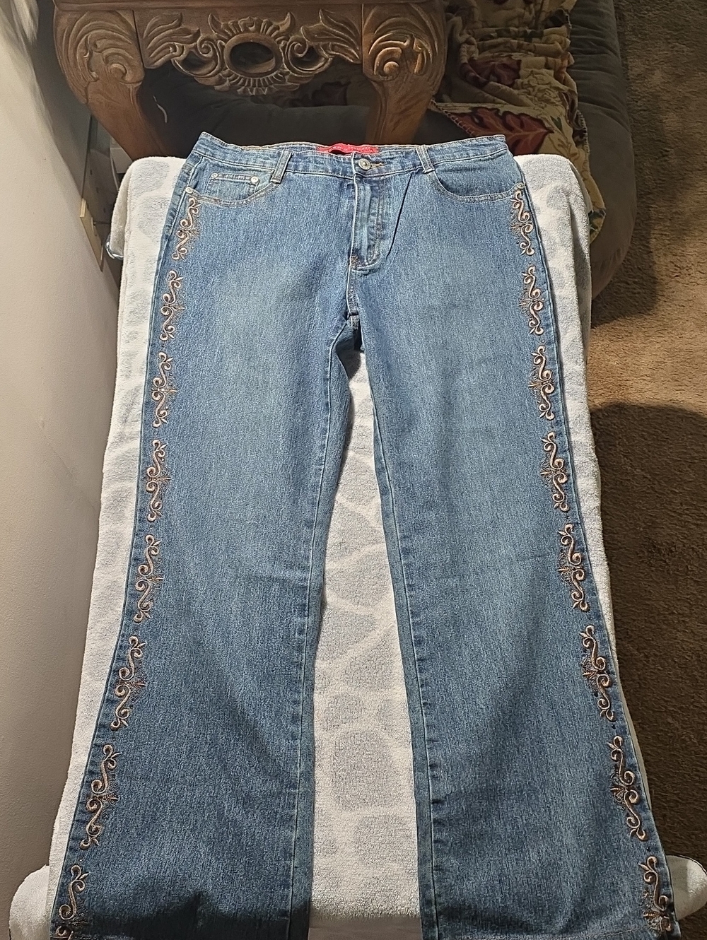 Vintage Cosmopolitan Jeanswear Blue Embroidered Side-Trim Flare Jeans